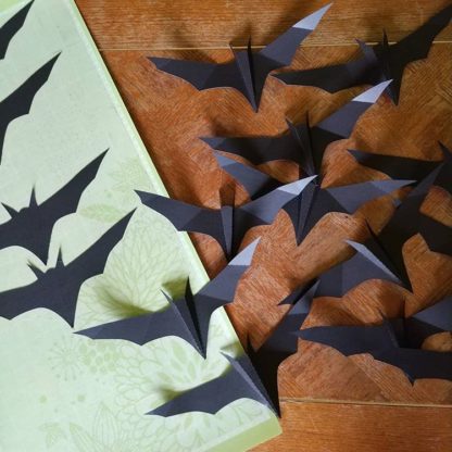 Paper cutting machine paper bats